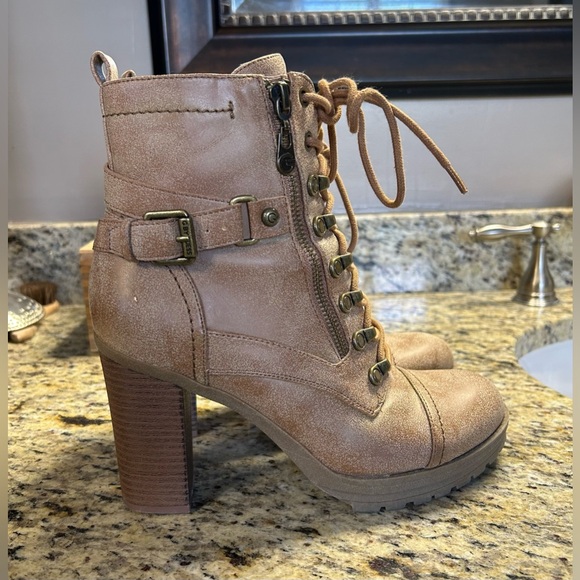 G by Guess Lace Up Boots in Women’s Sz 9 - Picture 5 of 8